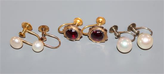A pair of 9ct gold and cabochon garnet earrings and two pairs of cultured pearl earrings.